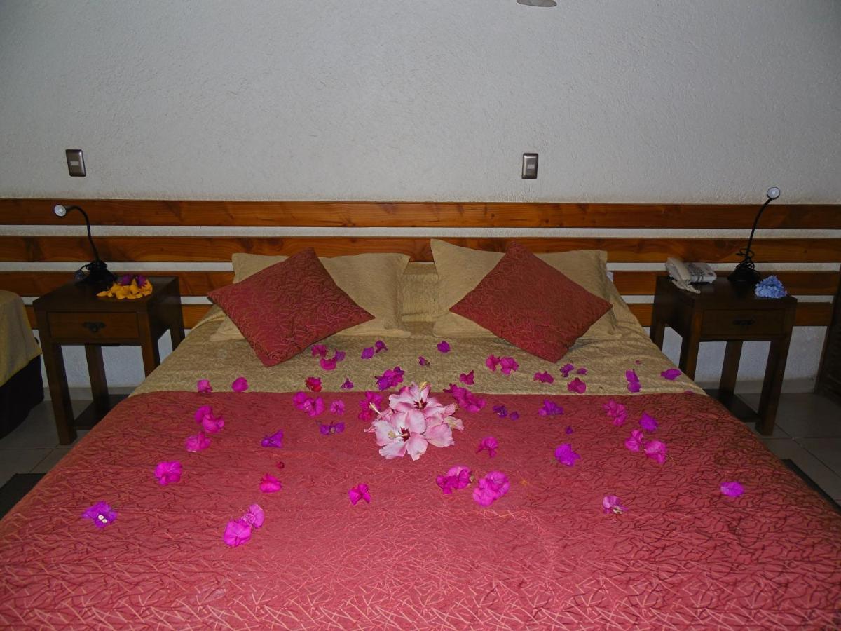 Hotel Puku Vai Hanga Roa Exterior photo