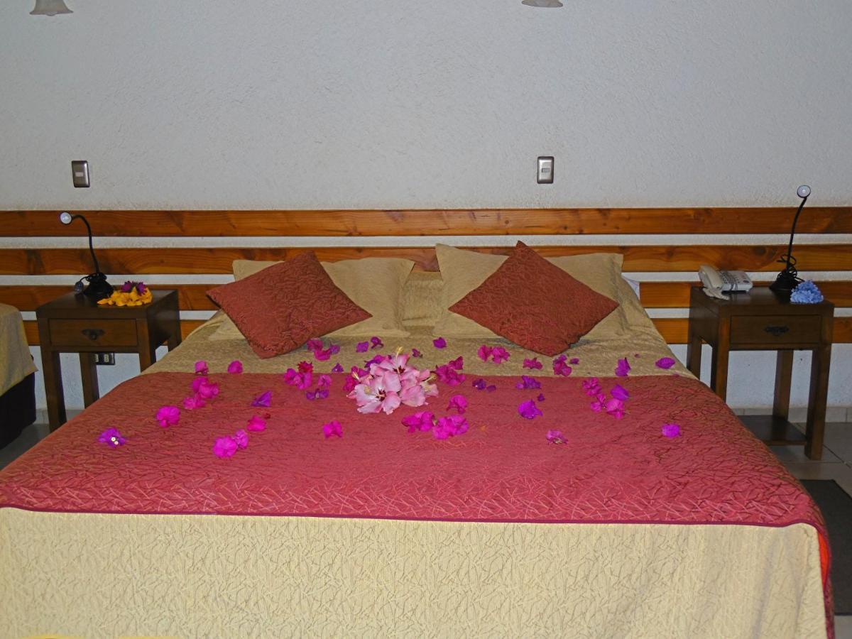 Hotel Puku Vai Hanga Roa Exterior photo
